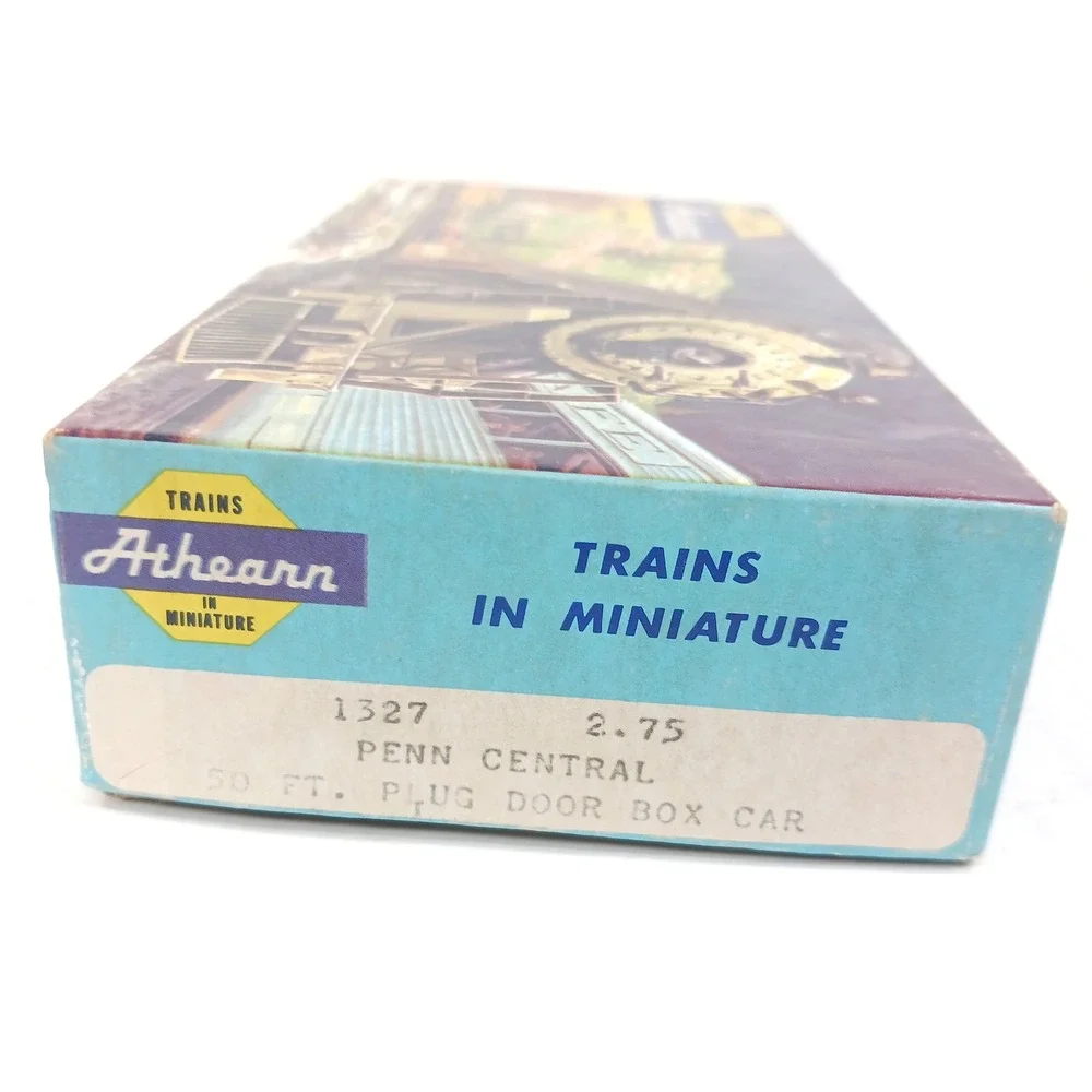 Athearn HO Scale Penn Central 50 Ft Plug Door Box Car PC 268800 Green 1327